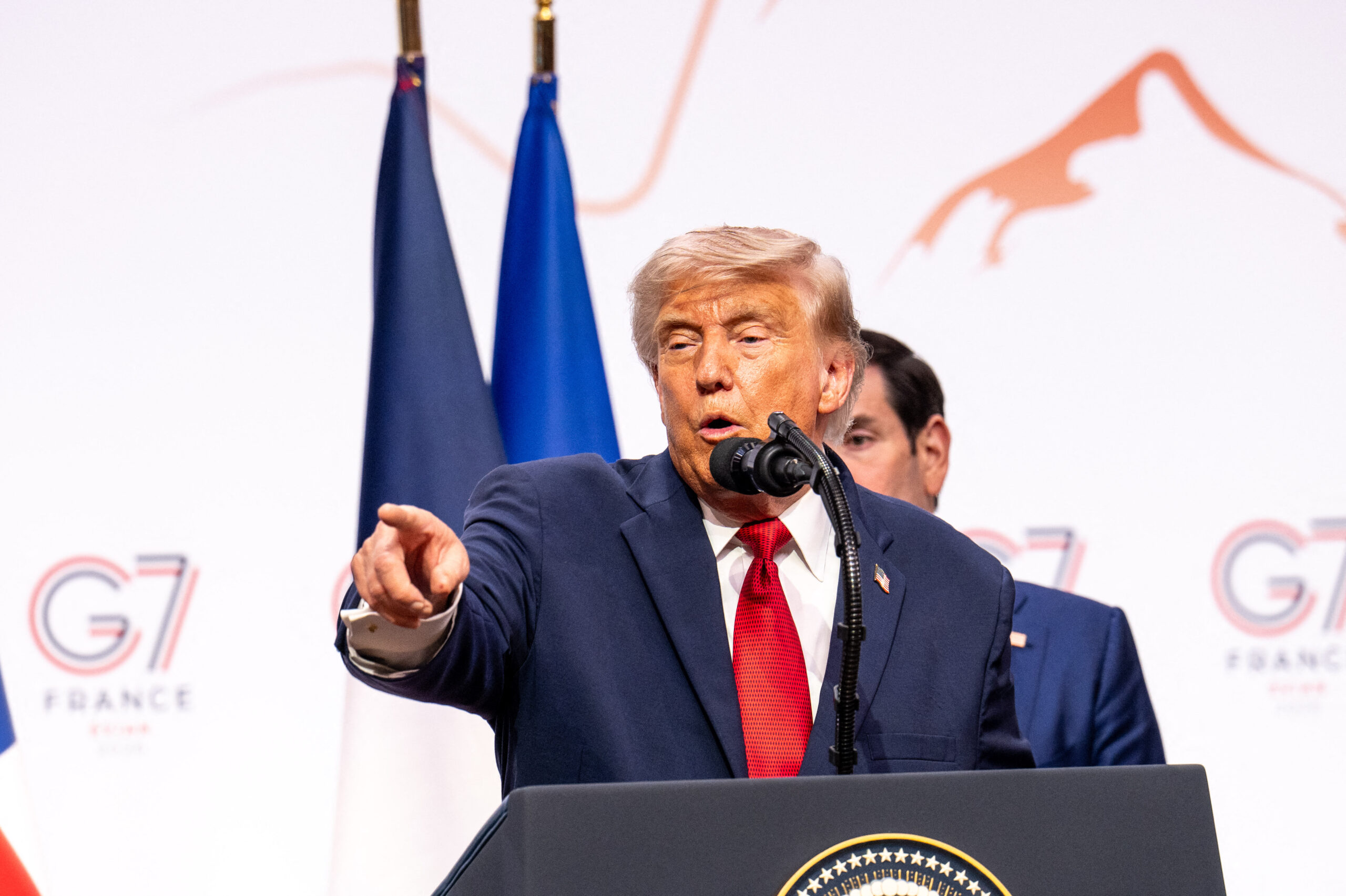 Donald Trump promite plăți de 5.000 de dolari pentru fiecare adult american dacă republicanii păstrează controlul