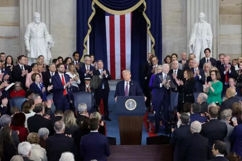 Popularitatea lui Trump scade la un minim istoric, în timp ce democrații devin favoriți pentru Congres
