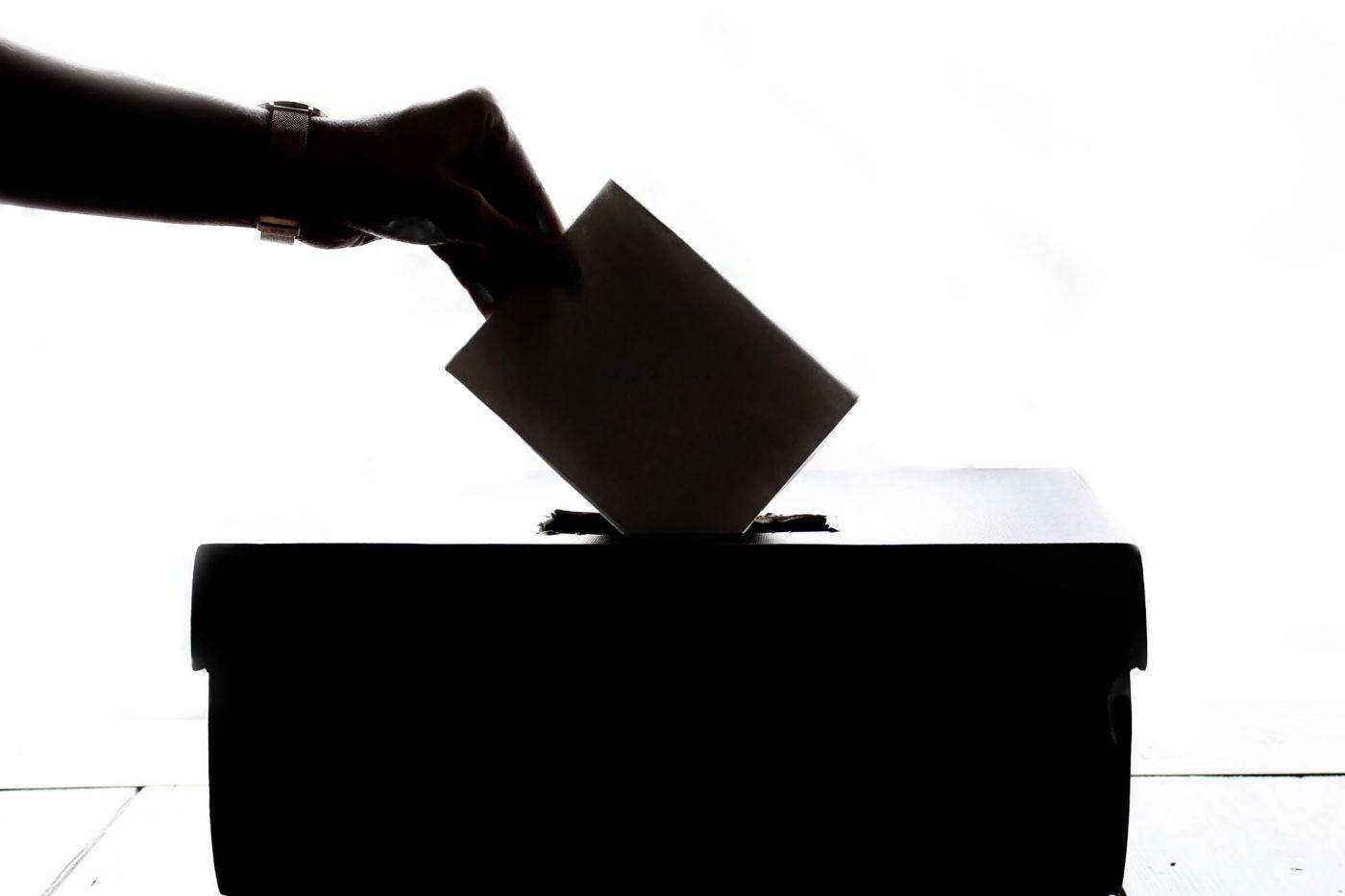 Referendum în Elveția: Cetățenii decid asupra unei noi definiții a neutralității și a regimului de sancțiuni