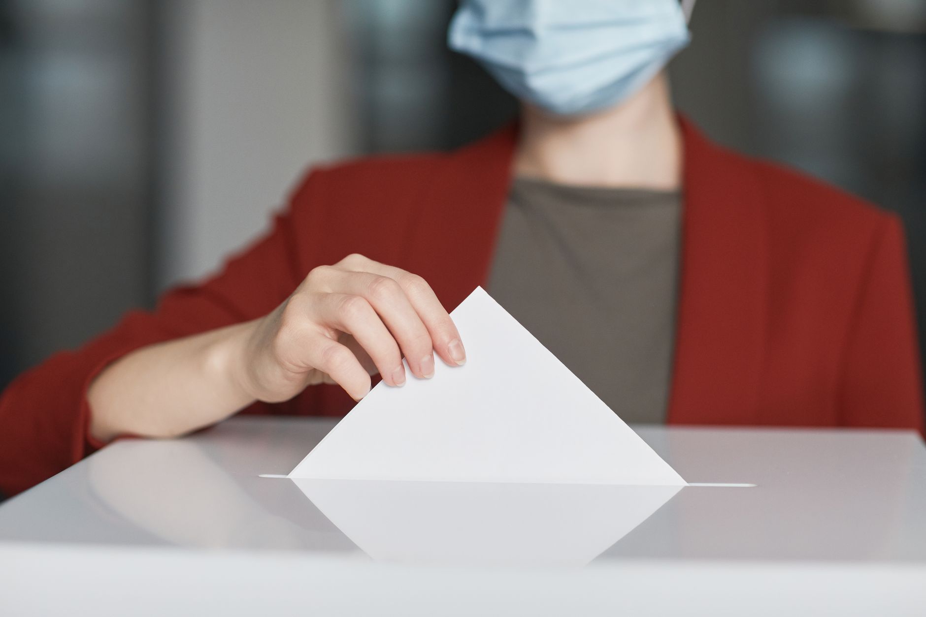 Alegătorii elvețieni resping consolidarea strictă a neutralității prin referendum