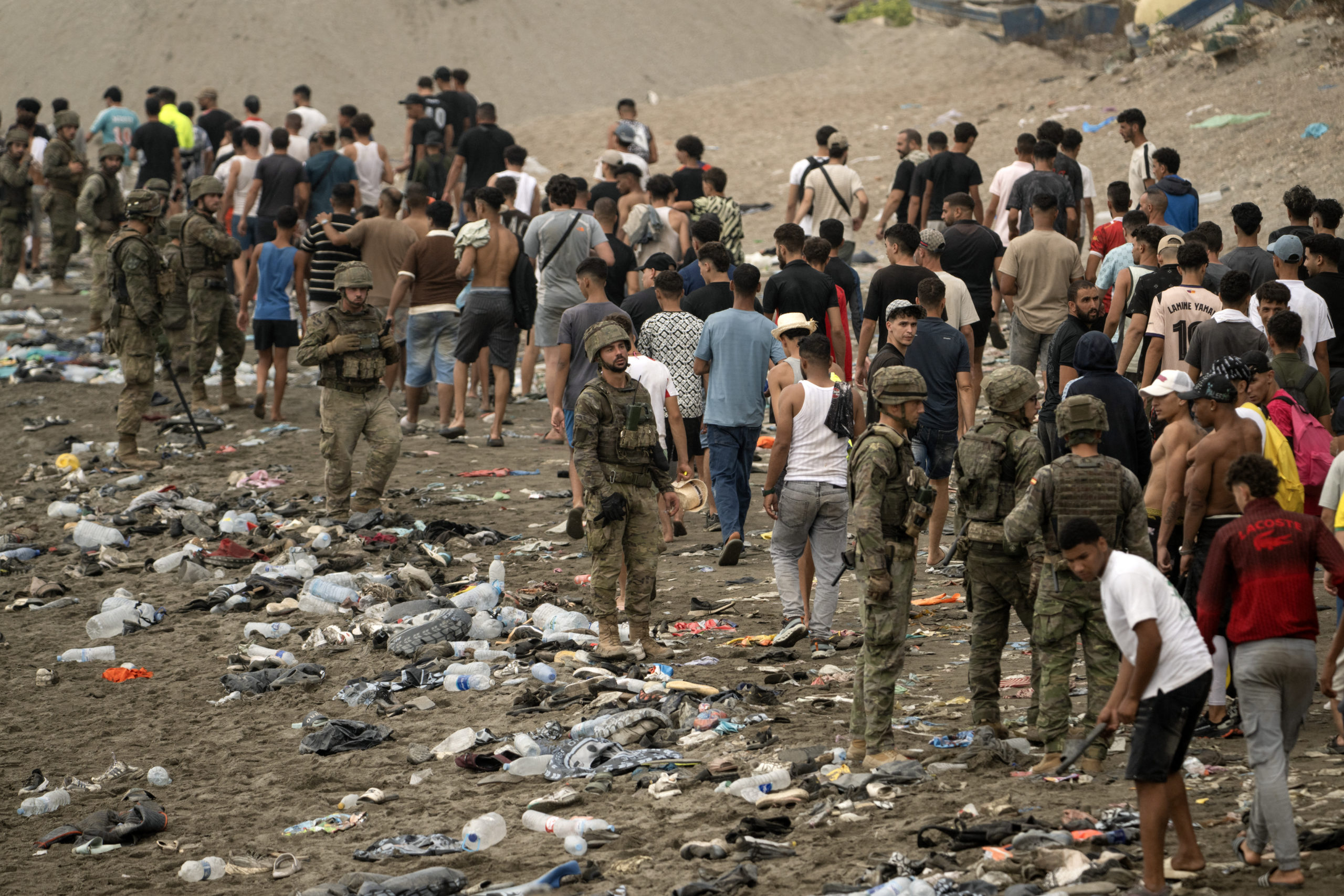 Madrid pregătește un decret pentru expulzarea rapidă a migranților ilegali din Ceuta