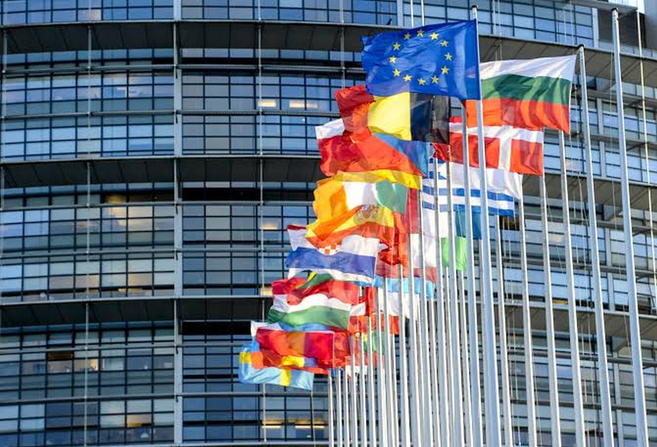 Conflict strategic în UE: Franța și Germania concurează pentru controlul programului de protecționism industrial