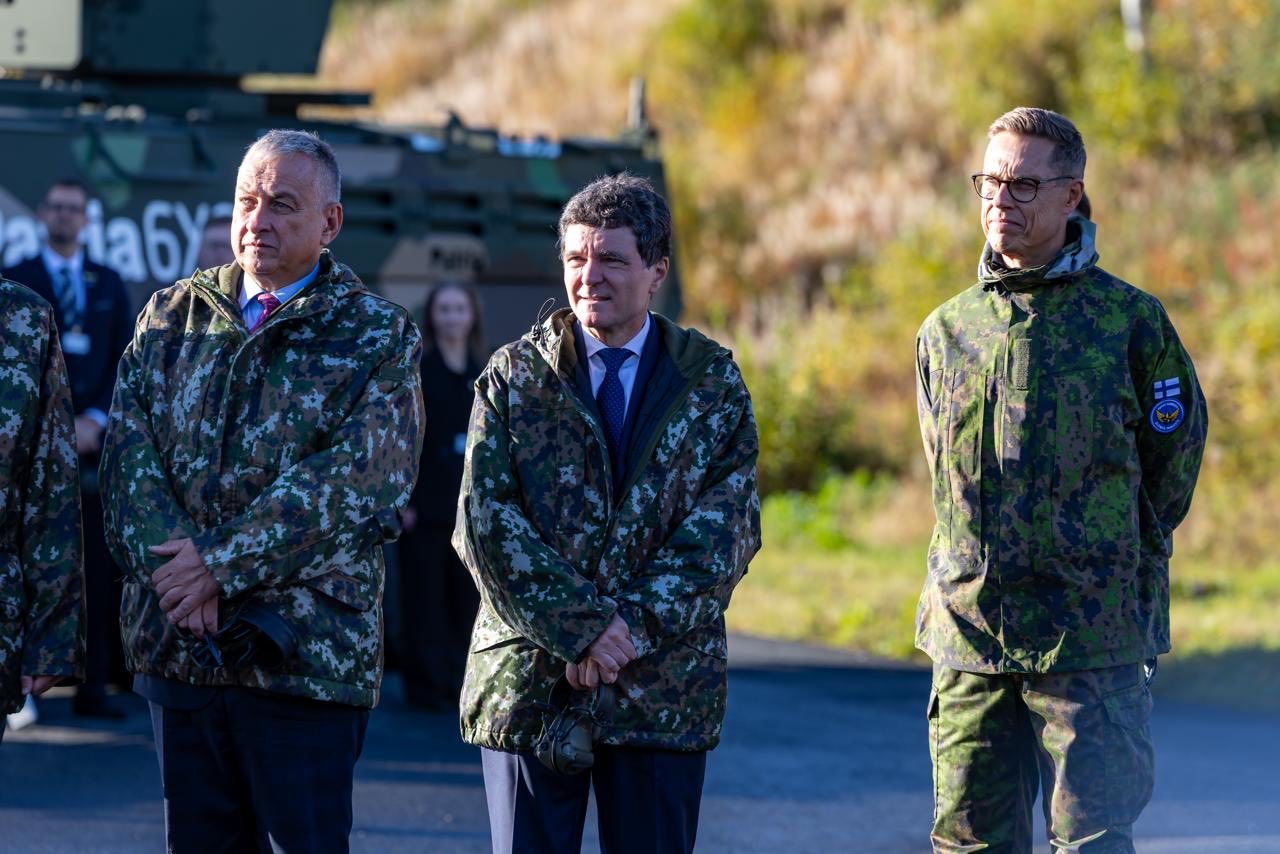Tranziția de la F-16 la F-35: Nicușor Dan analizează capacitățile aeriene de la Baza Aeriană din Laponia