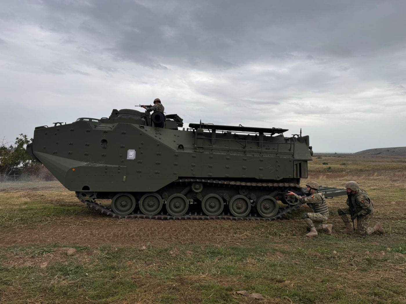 Statele Unite livrează primele vehicule amfibii de asalt României pentru securitatea flancului estic NATO