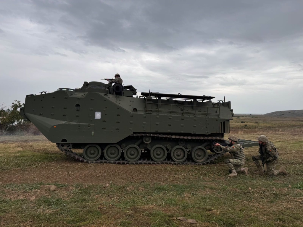 Consolidarea flancului estic NATO: România a primit primele nouă vehicule amfibii de asalt de la SUA