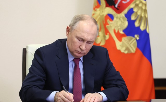 Rusia sporește efectivele armatei și majorează masiv bugetul pentru apărare până în 2027
