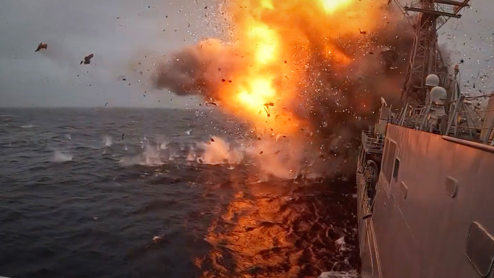 Exerciții NATO în Scoția: Marina SUA și cea a Marii Britanii au scufundat fregata USS Klakring