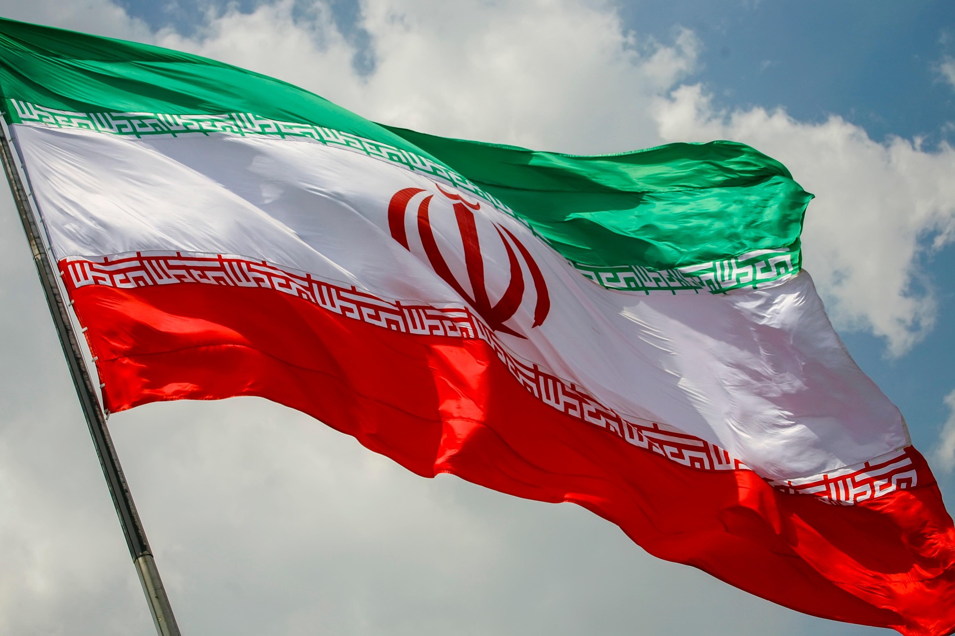 Impuls diplomatic între SUA și Iran: Divergențe privind ordinea etapelor unui plan de redeschidere a Strâmtorii Ormuz