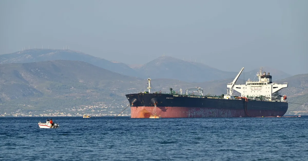 Evoluția fluxurilor petroliere în Strâmtoarea Ormuz: Impactul blocadei americane asupra Iranului