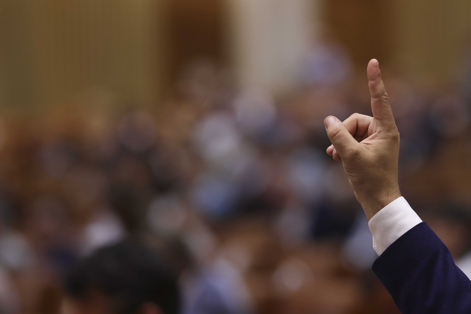 Riscul de retrogradare a ratingului României crește pe fondul blocajului politic și al ascensiunii extremei drepte