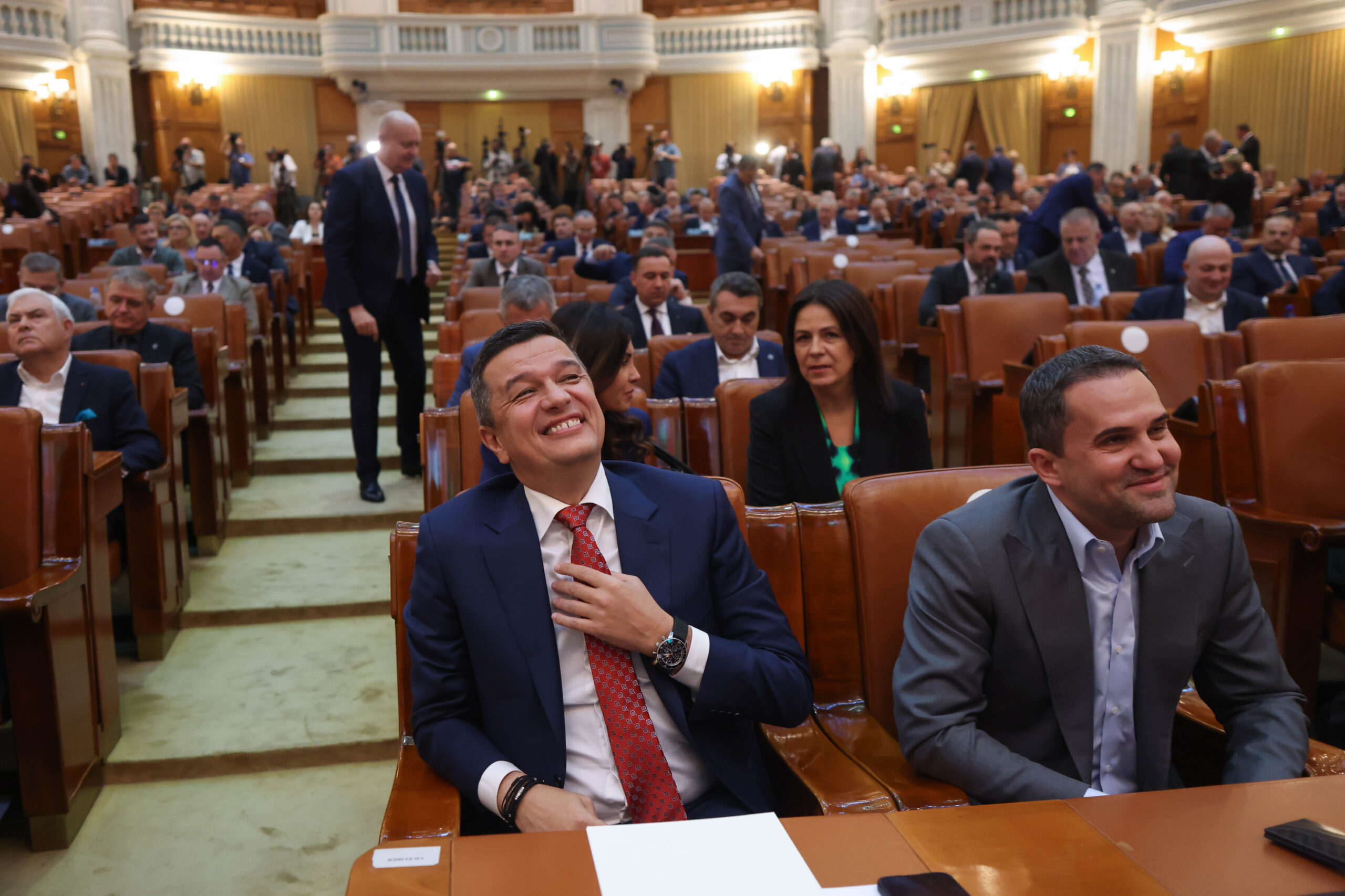 Instabilitatea politică din România afectează securitatea națională și încrederea în instituții
