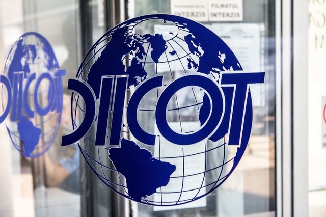 Dosar DIICOT: Reținuți doi bărbați pentru încălcarea sancțiunilor UE prin exportul de utilaje către Belarus