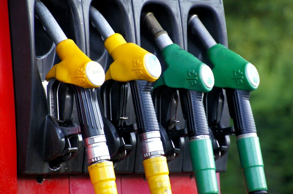 Uniunea Europeană și SUA coordonează eliberarea rezervelor de motorină pentru stabilizarea prețurilor