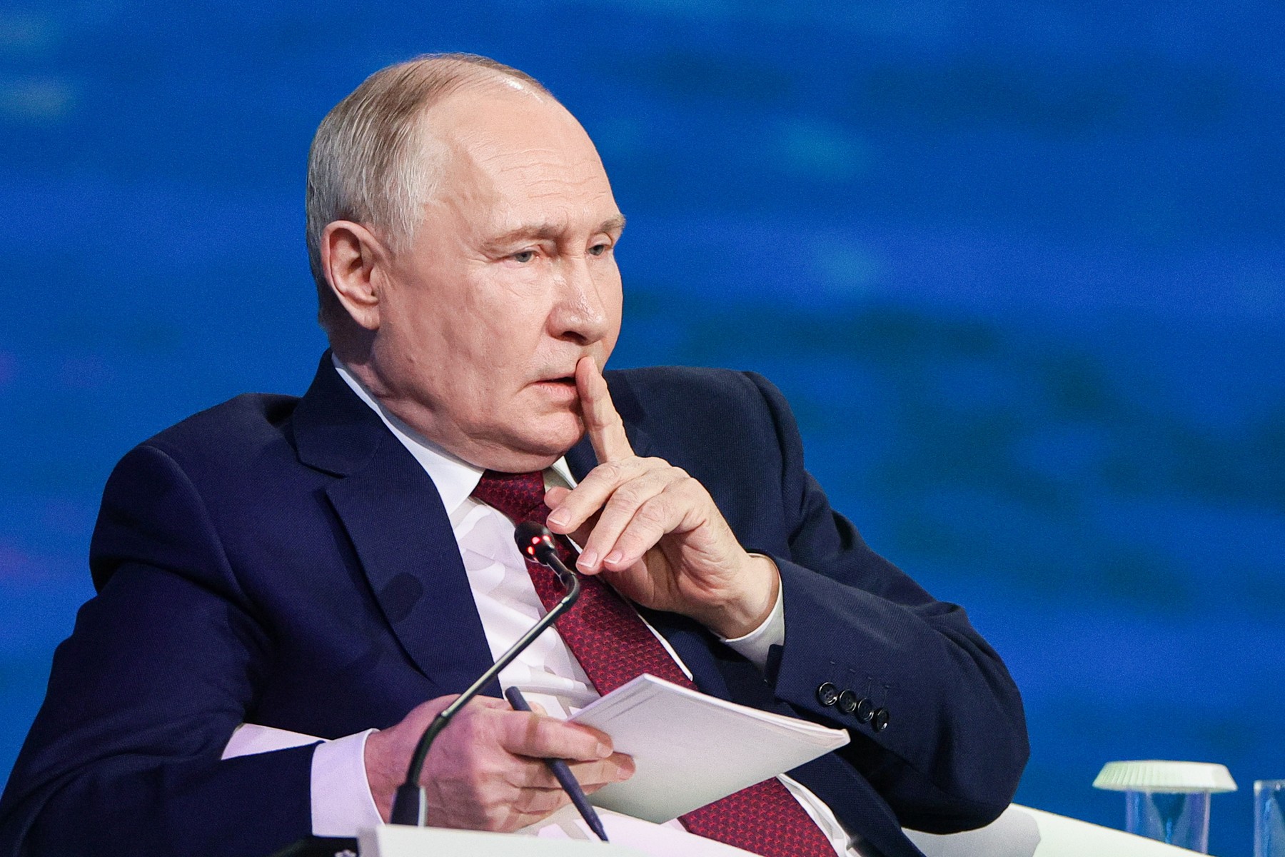 Mecanismul de finanțare a deficitului bugetar rus: donații „voluntare” de la oligarhi după discuții cu Putin