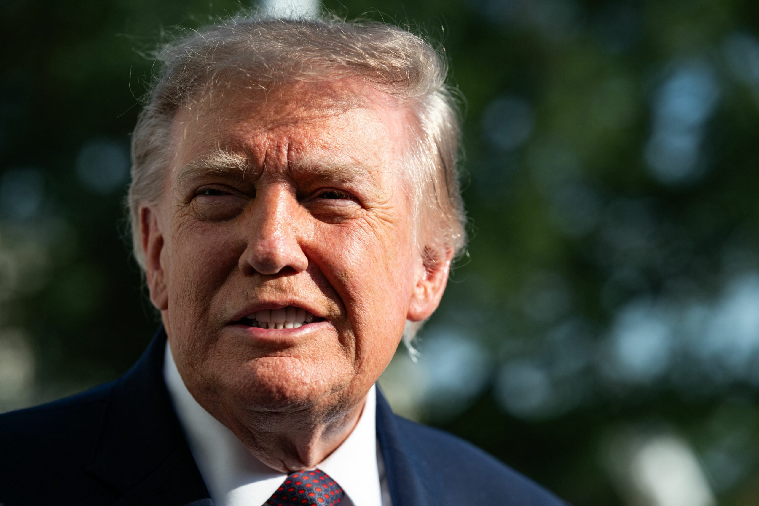 Trump anunță acordarea de ajutoare financiare pentru 20 de milioane de pensionari americani