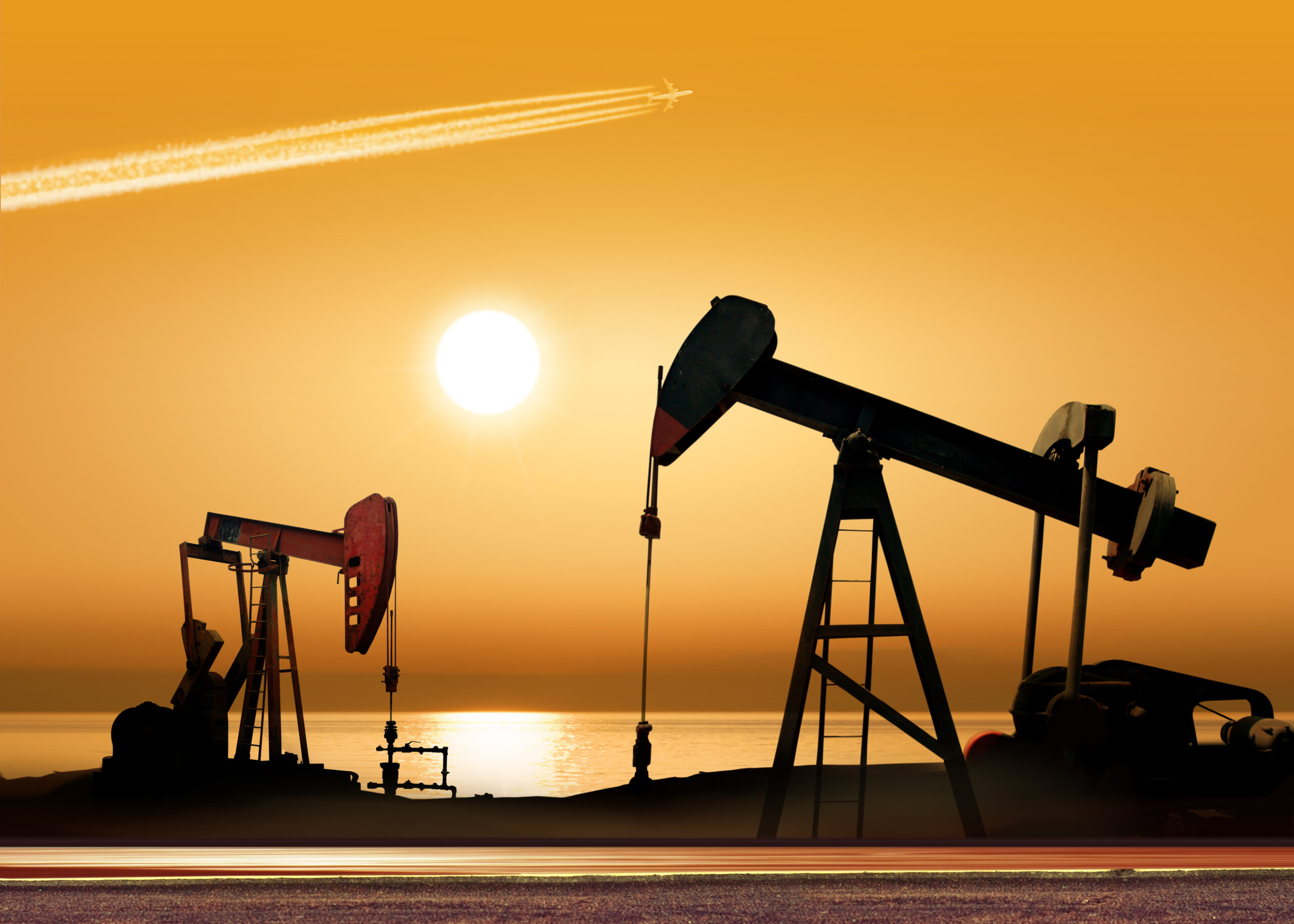 Decizia OPEC+: menținerea nivelurilor de producție de petrol în contextul tensiunilor din Orientul Mijlociu