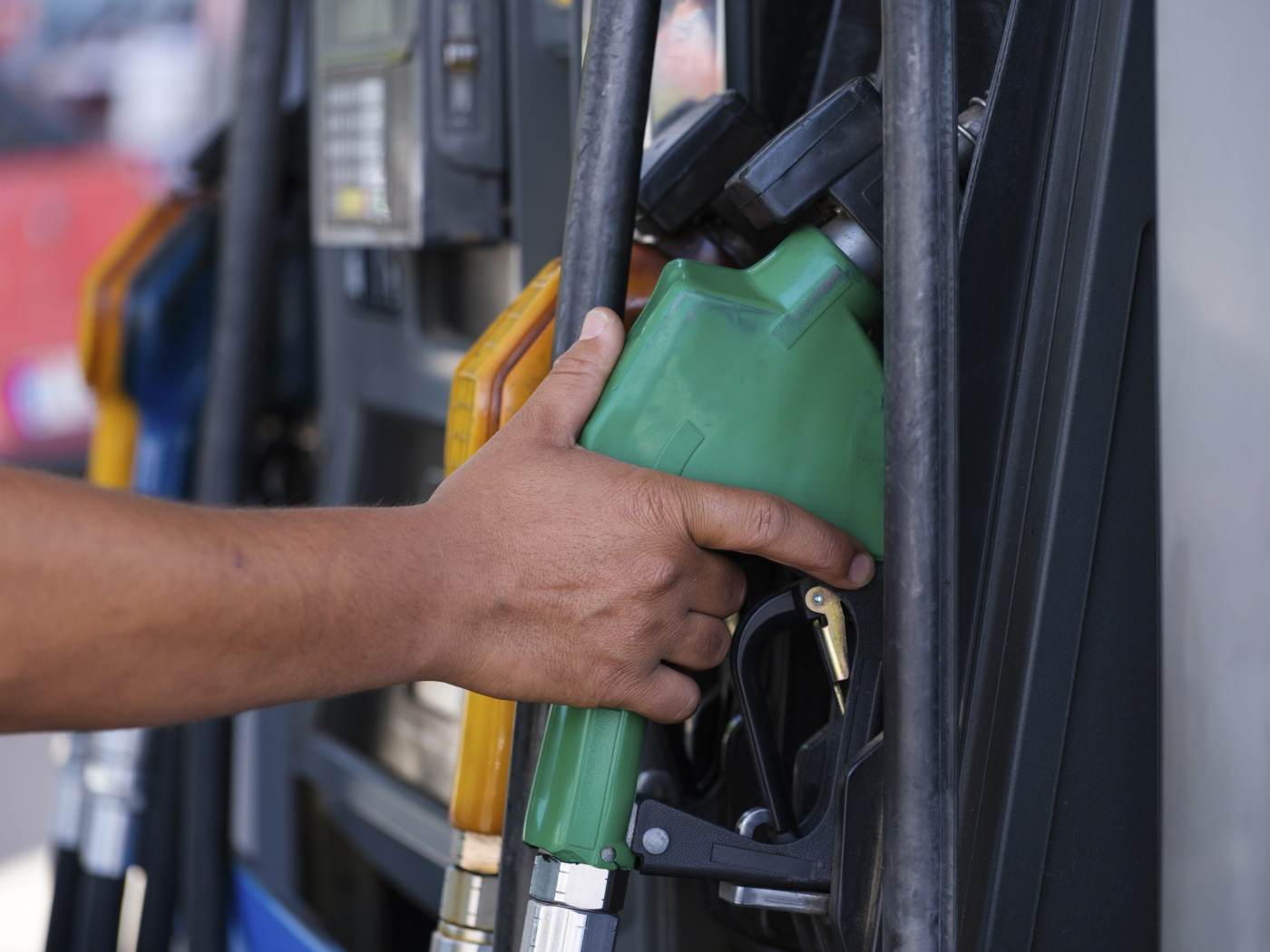 Polonia vizează impozitarea profiturilor excepționale ale companiilor petroliere pentru subvenționarea combustibilului