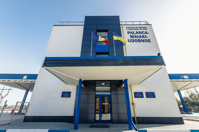 Incident la granița Republicii Moldova cu Ucraina: un proiectil a lovit un autobuz la vama Palanca