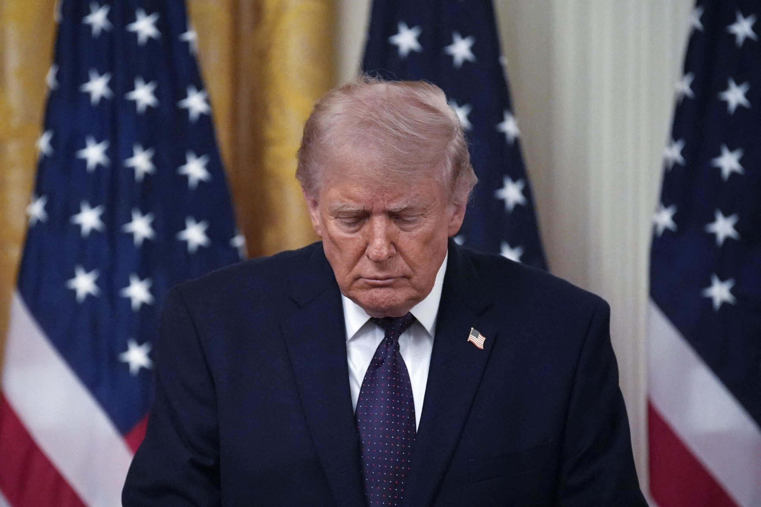 Popularitatea lui Donald Trump a scăzut la un minim istoric, în special în rândul alegătorilor hispanici