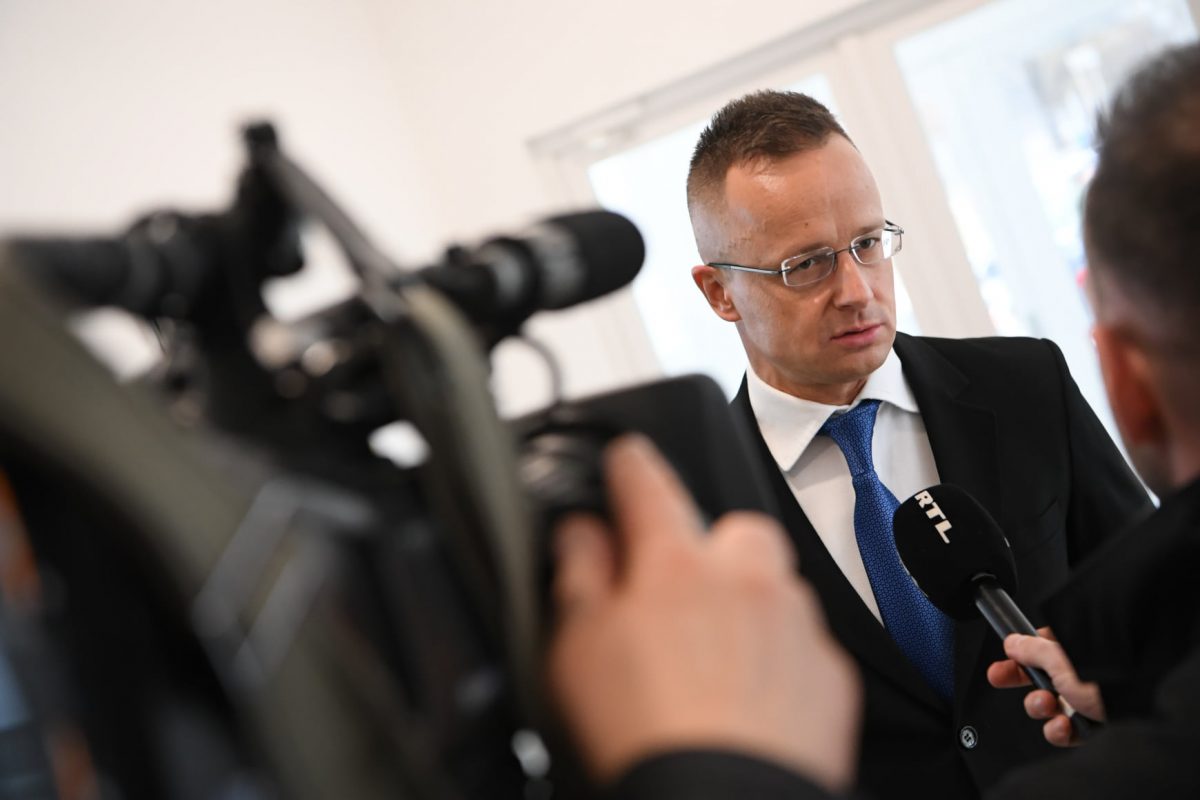 Péter Szijjártó apără investiția BYD în Ungaria în contextul investigației de securitate