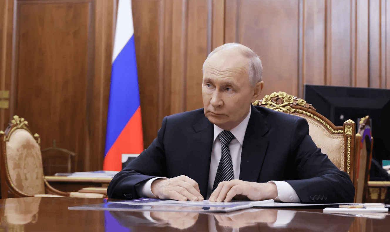Vladimir Putin a aprobat reorganizarea și vânzarea diviziei UniCredit din Rusia