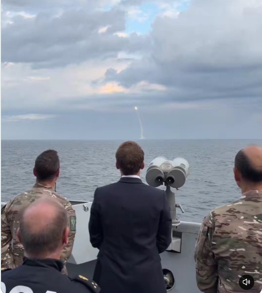 Franța demonstrează capacitatea de descurajare nucleară prin lansarea rachetei M51.3 de pe un submarin