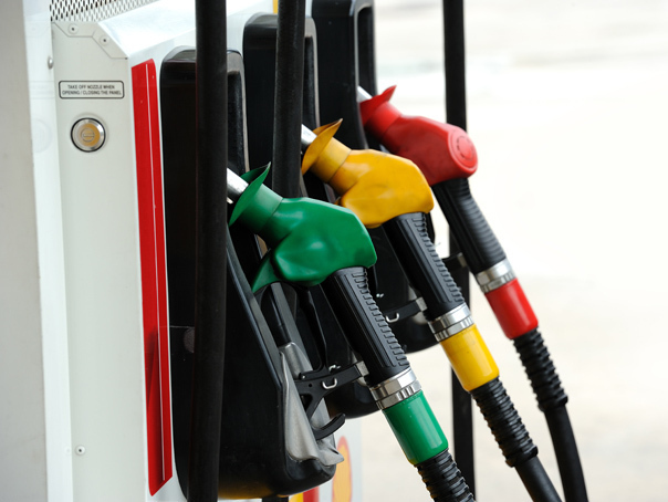 Donald Trump autorizează utilizarea motorinei vopsite pentru camioane pentru a reduce costurile carburanților