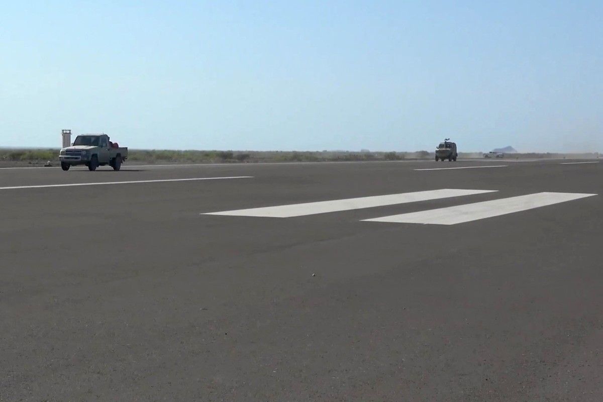 Escaladarea conflictului din Yemen: Atacuri cu drone și rachete asupra Aeroportului Aden și a pozițiilor saudite