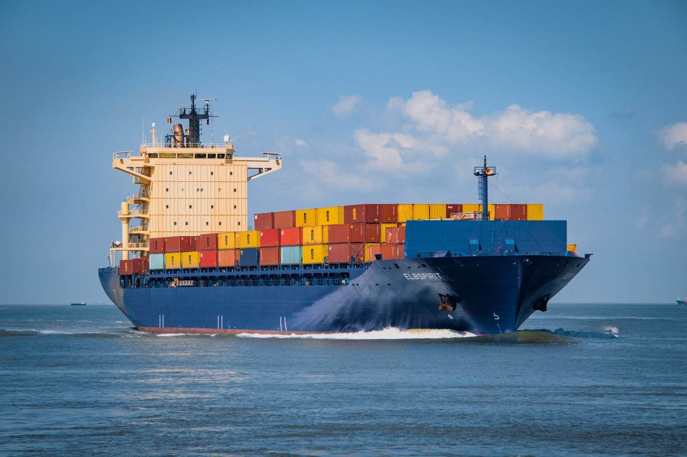 Beijing reacționează la propunerea Germaniei și Franței de adoptare a unor măsuri comerciale de protecție în UE