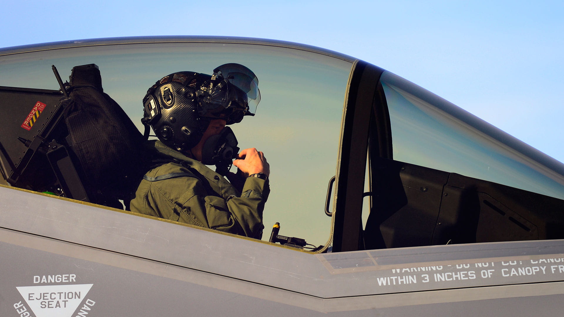 Tehnologia de vârf din cockpitul avioanelor F-35: Casca de 400.000 de dolari