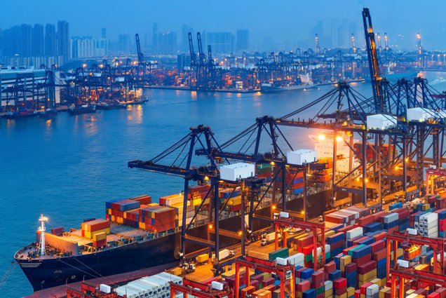 Ascensiunea industrială a Chinei pune în dificultate rivalii economici prin exporturi masive