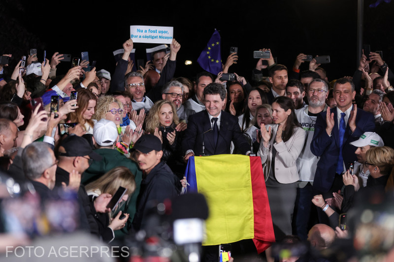 Instabilitatea politică din România pune în pericol democrația și securitatea strategică regională