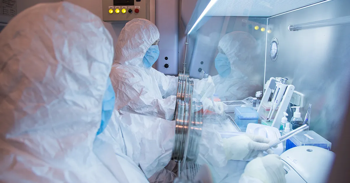 Suspiciuni privind dezvoltarea unei arme biologice în Rusia după decesul unei cercetătoare