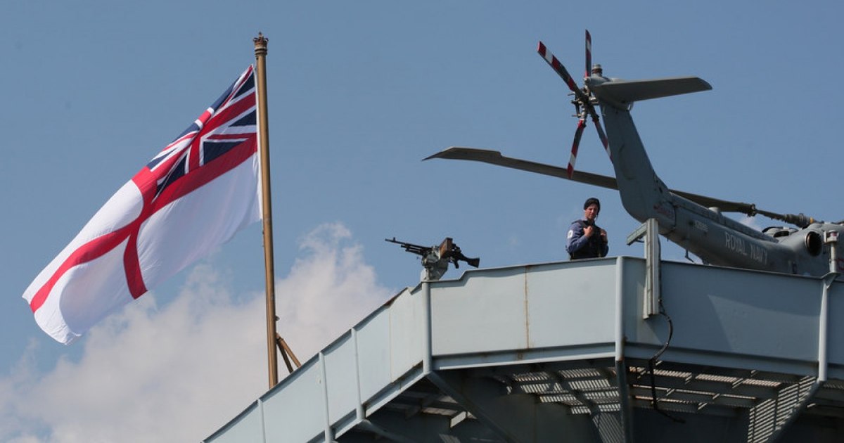 Un militar din Marina Regală britanică este acuzat că pregătea transmiterea de informații secrete către Rusia