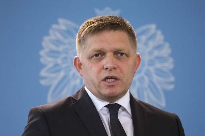 Robert Fico solicită retragerea unei statui care îl înfățișează pe Donald Trump în sediul Parlamentului European