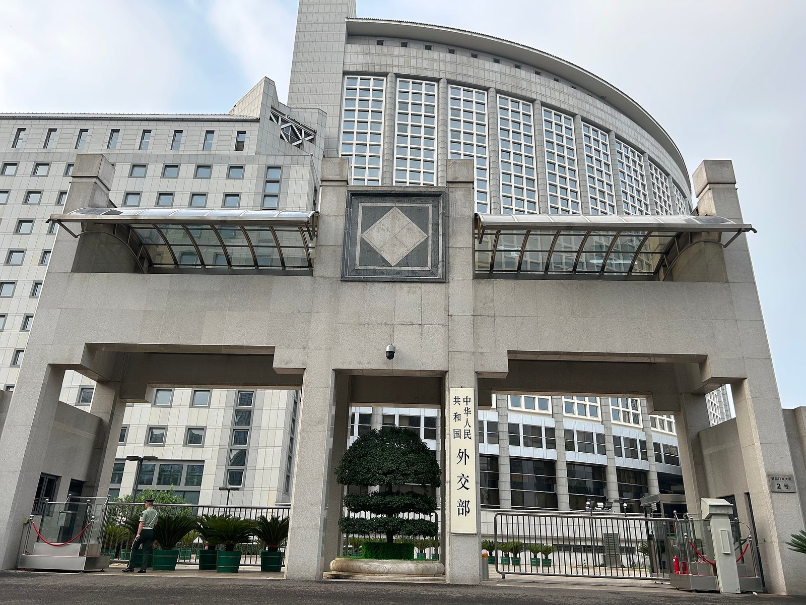 Beijingul solicită Japoniei sancțiuni ferme după pătrunderea înarmată în sediul ambasadei chineze de la Tokyo