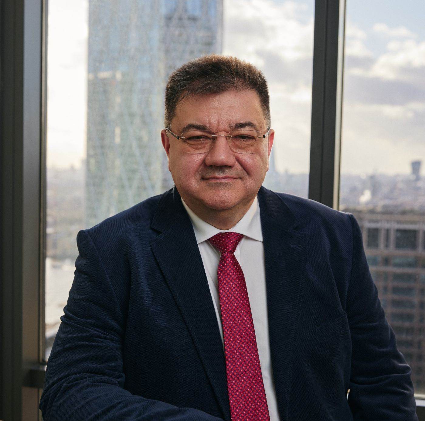 Evoluția tehnologiei AI: Cuprul rămâne critic, dar diamantele și fibra optică devin alternative strategice