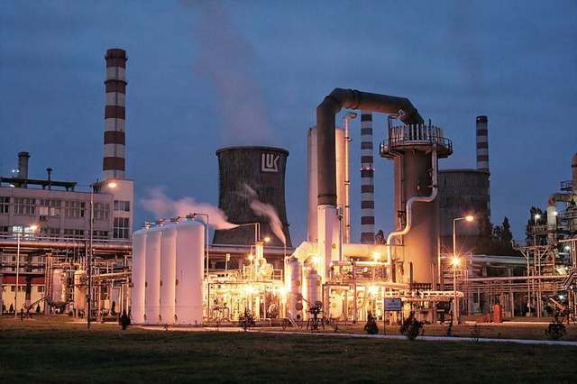 Retragerea firmei Carlyle din procesul de achiziție a activelor externe ale grupului rus Lukoil