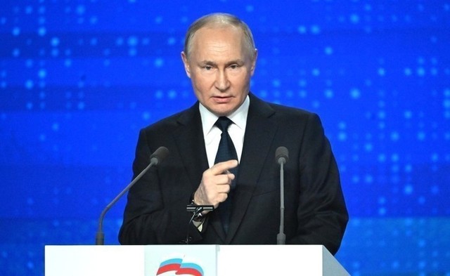 Gerhard Schröder a sărbătorit împreună cu Vladimir Putin ziua de naștere la Moscova