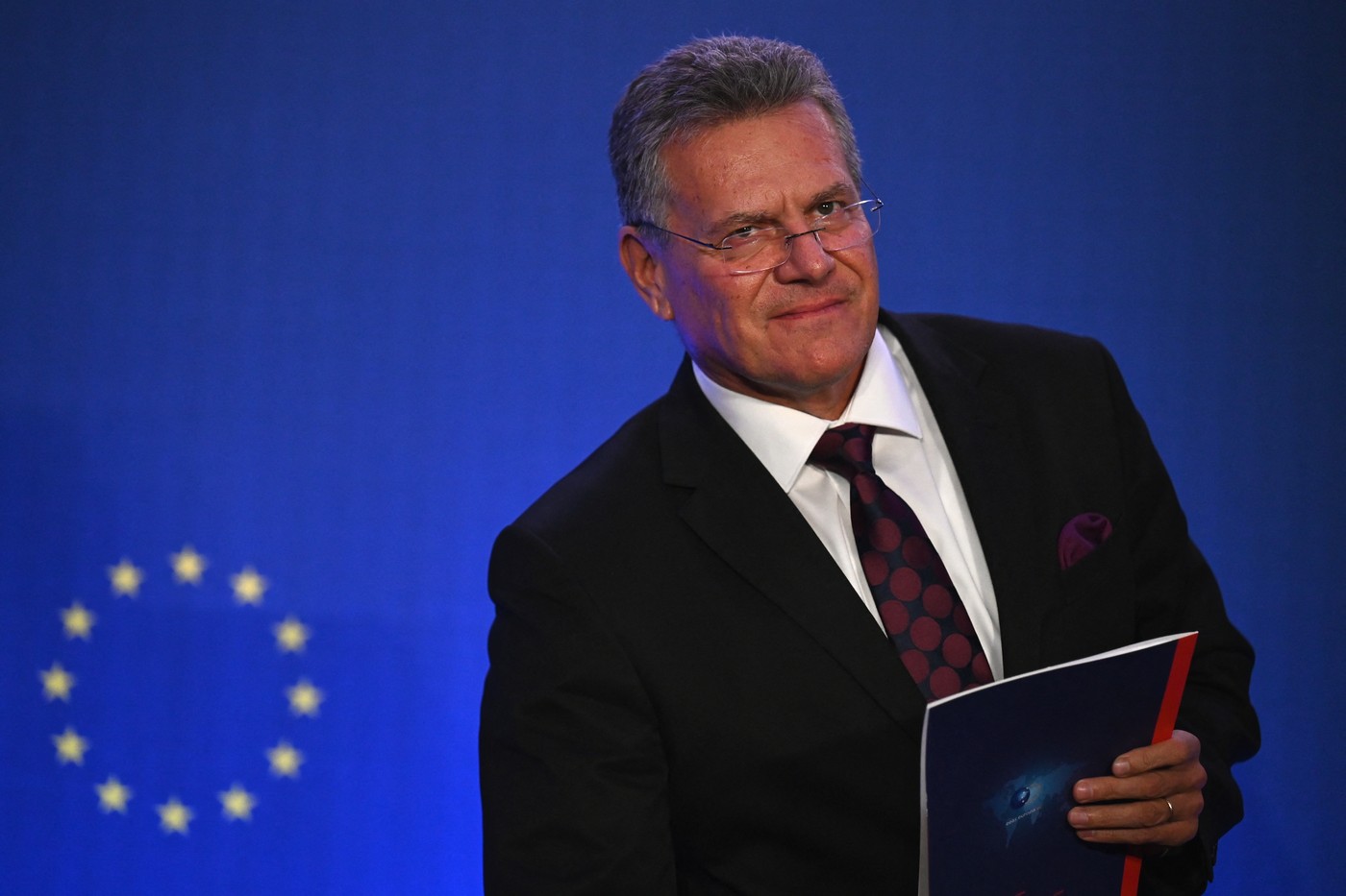 Acord între UE și China pentru limitarea exporturilor de vehicule hibride