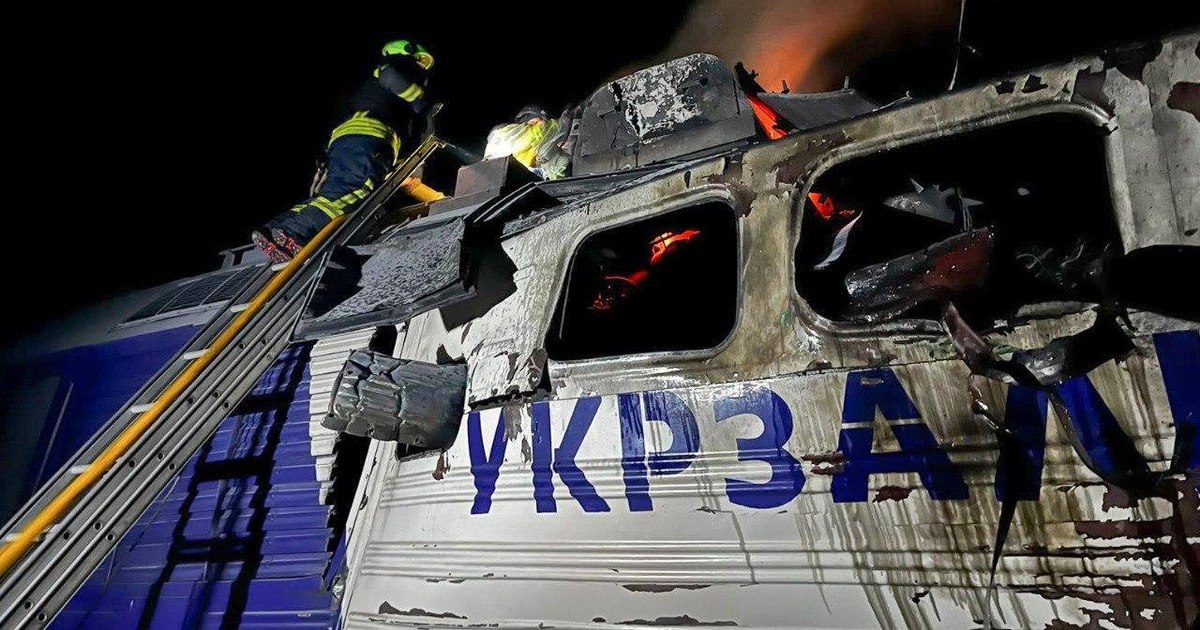 Atacuri sistematice asupra infrastructurii feroviare: Peste 500 de locomotive ucrainene distruse sau avariate