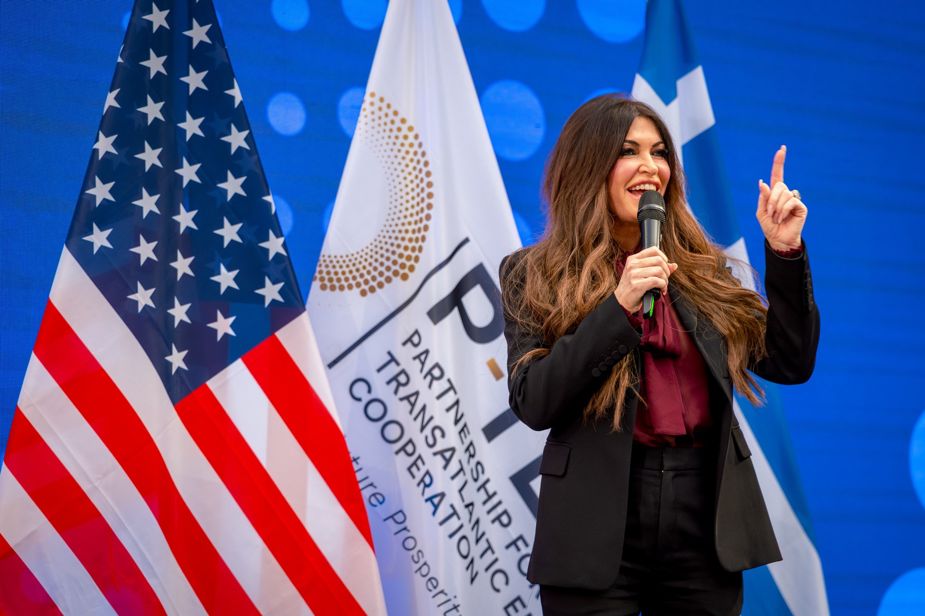 Ancheta Congresului SUA asupra ambasadoarei Kimberly Guilfoyle: Acuzații de corupție și tranzacții cu donatori