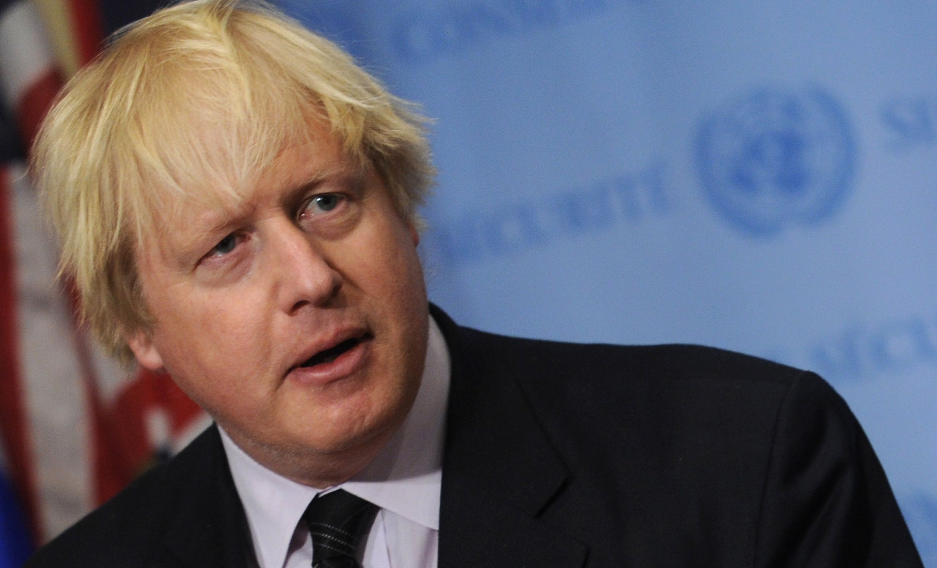Boris Johnson critică decizia lui Trump de a relua importul de motorină din Rusia