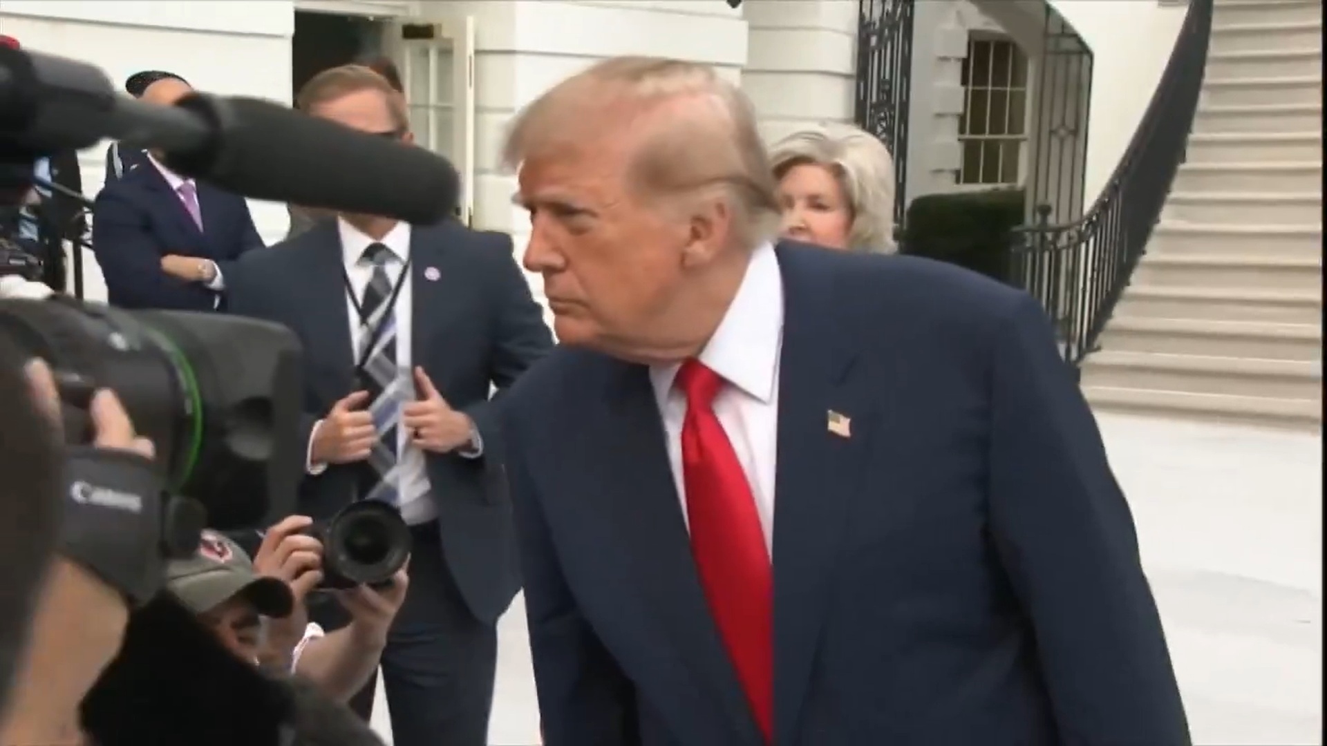 Donald Trump reacționează la acuzațiile de comportament neadecvat aduse ambasadorului SUA în Grecia