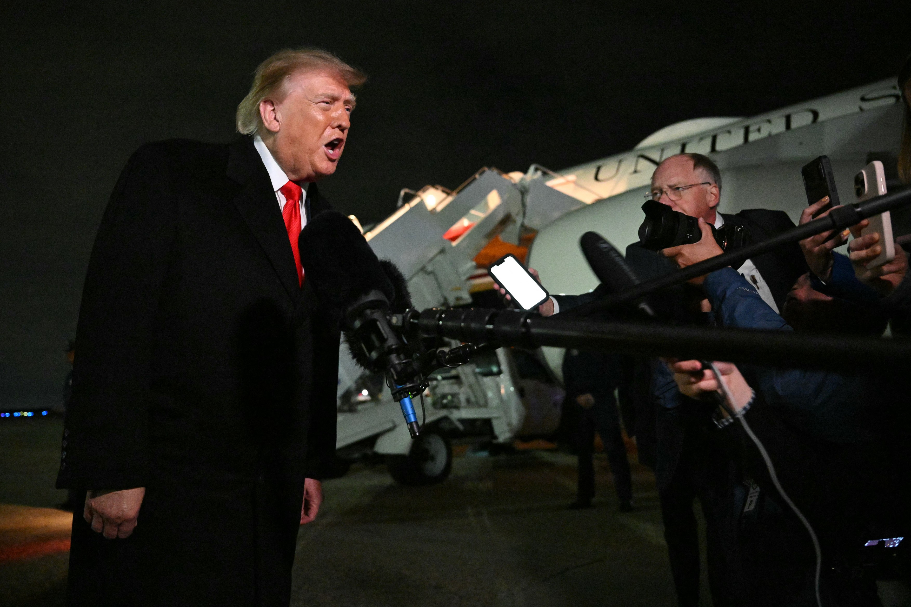 Donald Trump solicită schimbarea conducerii Ucrainei pentru a permite un acord cu Rusia