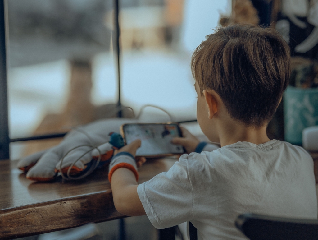 Proiectul EU Kids Act: Ursula von der Leyen propune restricții stricte pentru accesul minorilor la rețelele sociale