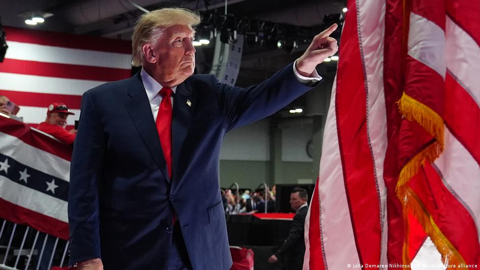 Donald Trump solicită înlocuirea lui Volodimir Zelenski și avertizează Kievul asupra atacurilor asupra rafinăriilor