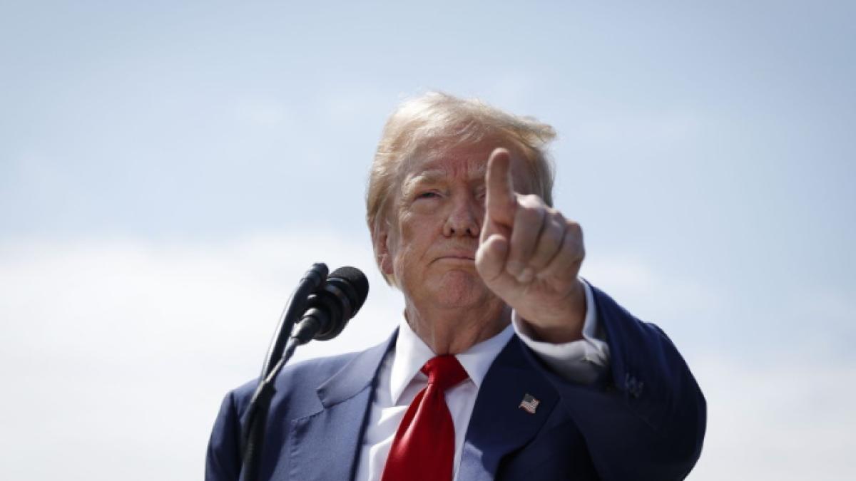 Donald Trump critică tranziția energetică europeană și amenință Franța cu tarife vamale masive