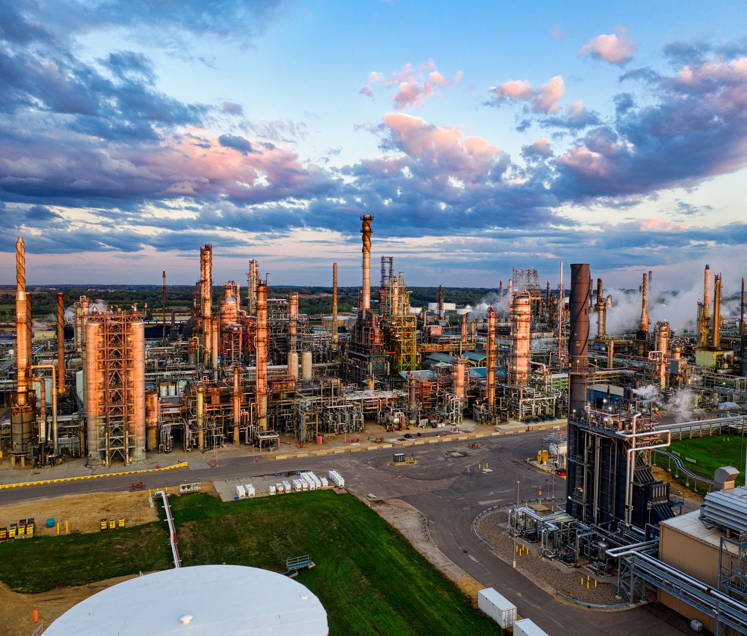 Scădere a prețurilor la petrol după anunțul lui Donald Trump privind armistițiul energetic între Rusia și Ucraina