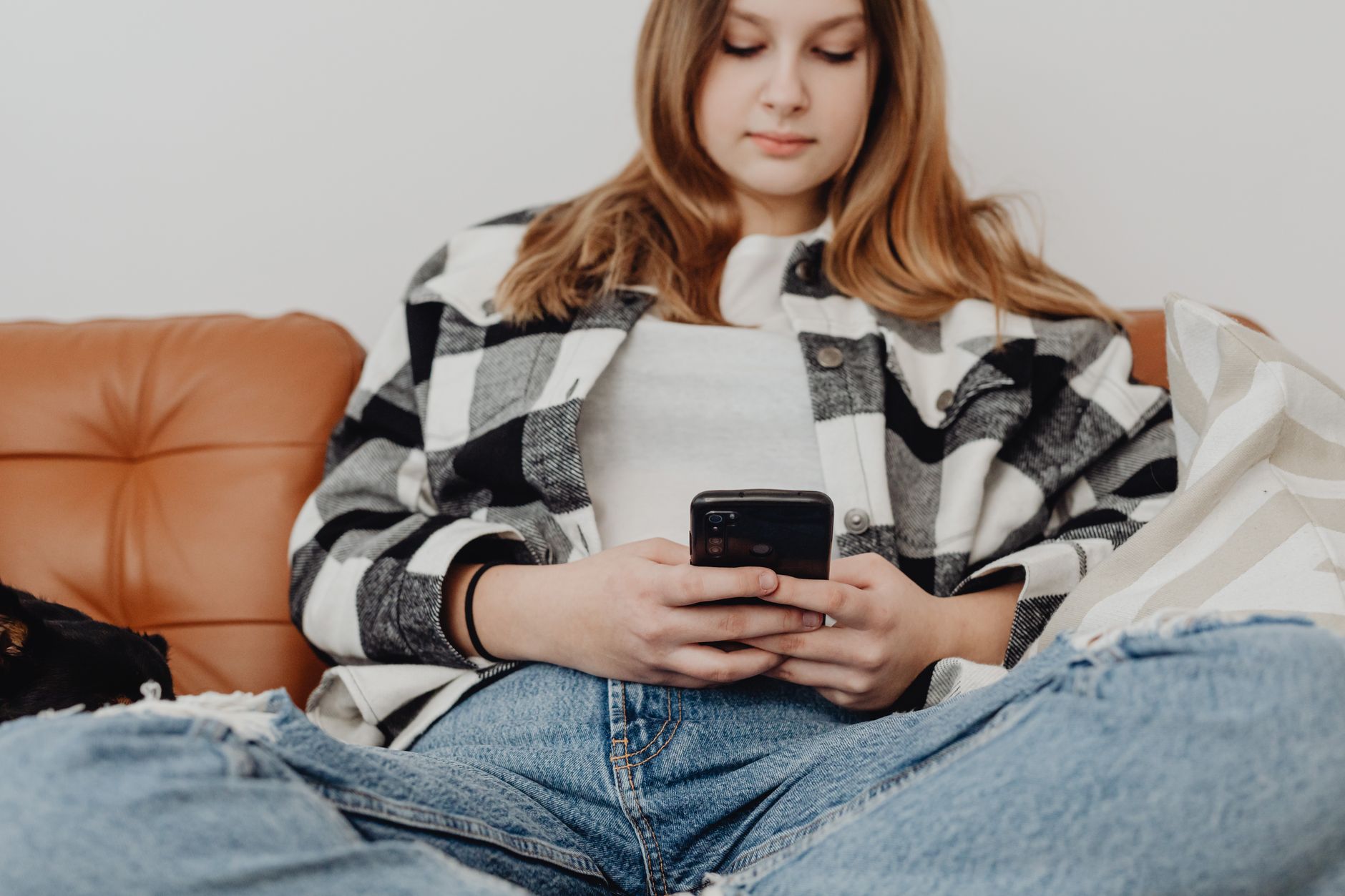 Restricții digitale pentru minori: Grecia și Turcia vor interzice accesul sub 15 ani la rețelele sociale